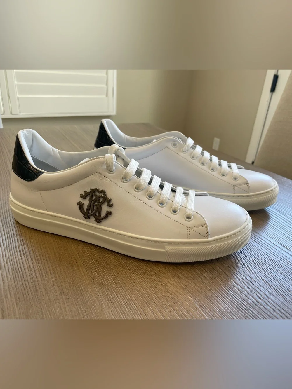 Roberto Cavalli Mens Leather Low Top Logo Sneaker In White Size 9/42 No Box